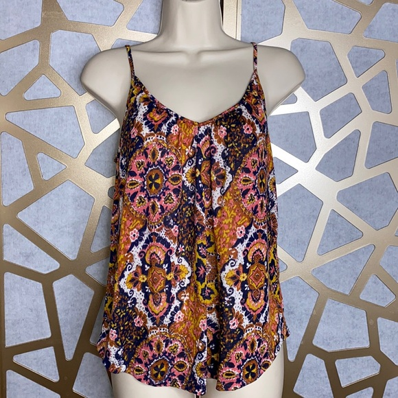 H&M Tops - H&M Paisley Top‎